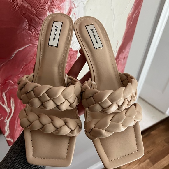 NWT Stradivarius Mules - Picture 3 of 3